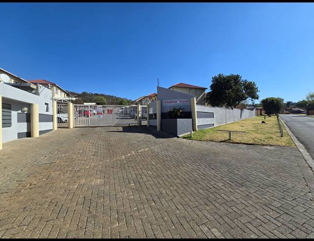2 BEDROOM SECTIONAL TITLE FOR SALE IN MEYERSDAL